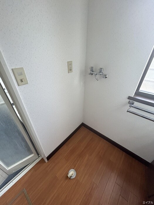 物件内観写真18　(洗濯機置場)
