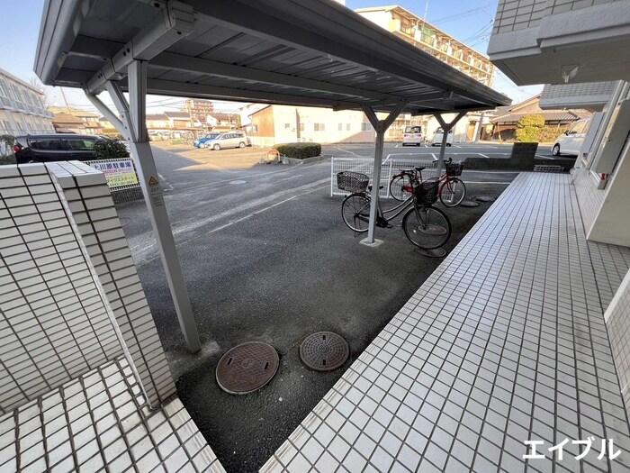 物件外観写真5　(駐輪場)