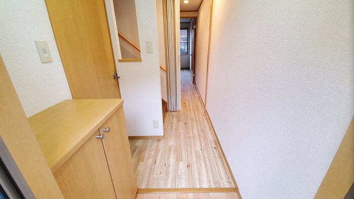 物件内観写真10　(玄関)