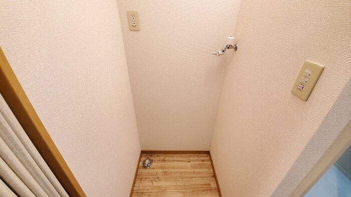 物件内観写真16　(洗濯機置場)