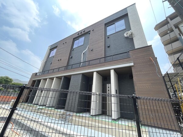建築中