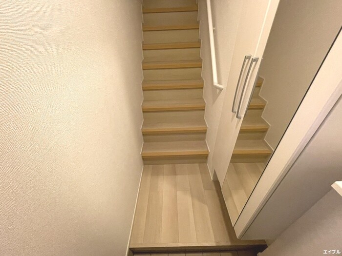 物件内観写真12　(玄関)