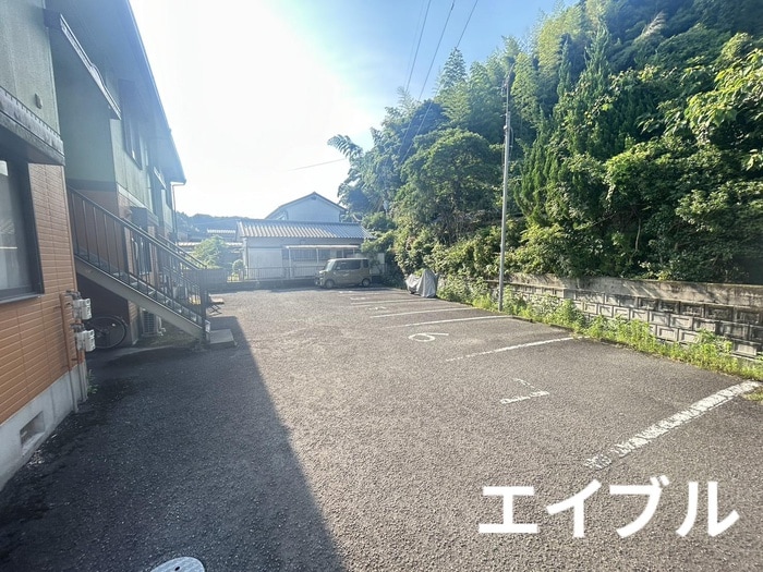 物件外観写真2　(駐車場)