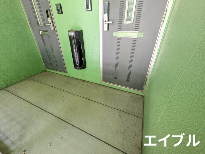 物件外観写真3　(エントランス部分)