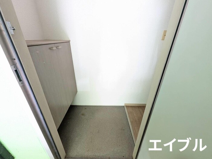 物件内観写真16　(玄関)