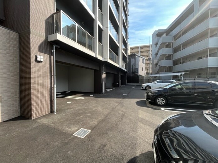 物件外観写真4　(駐車場)