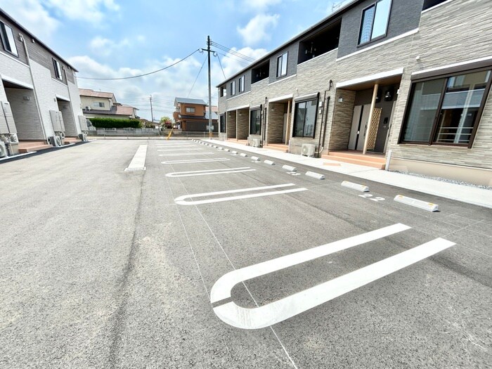 物件外観写真2　(駐車場)