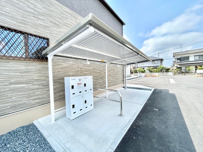 物件外観写真3　(駐輪場)