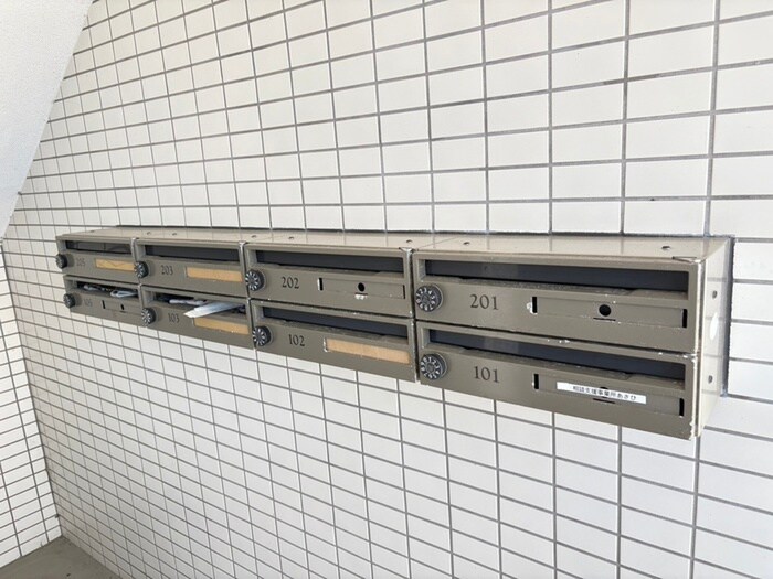 物件外観写真3　(エントランス部分)