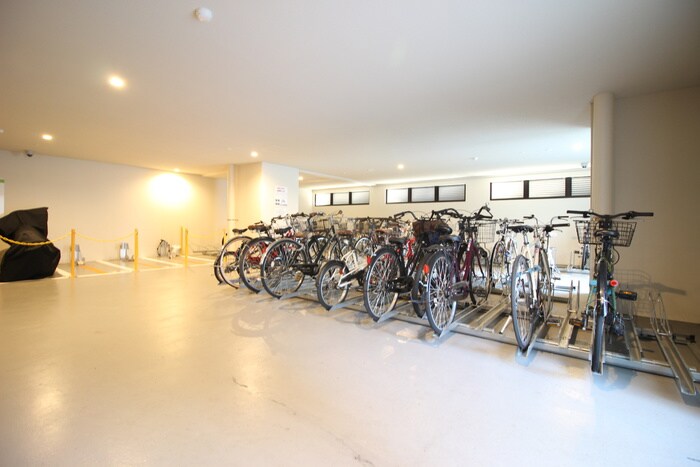 物件外観写真3　(駐輪場)