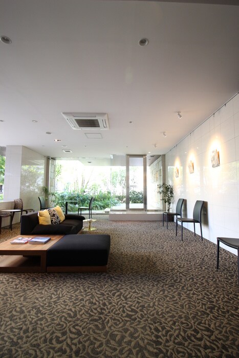 物件外観写真4　(エントランス部分)