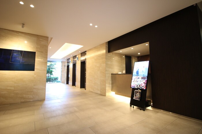 物件外観写真5　(エントランス部分)