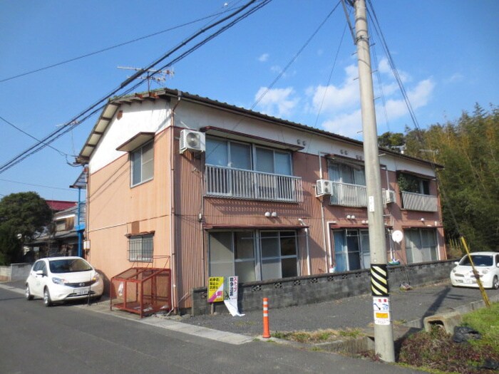 石原アパ－トの駐車場