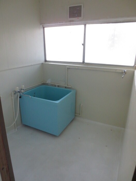 石原アパ－トのバス