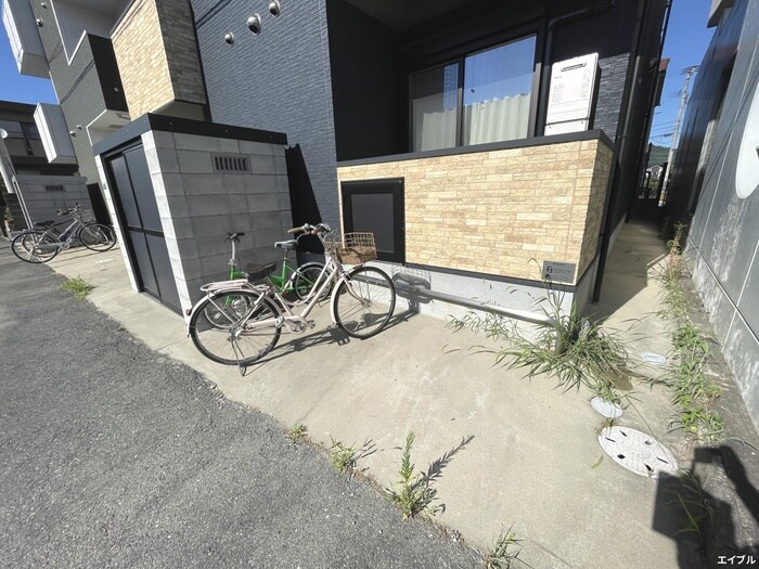 物件外観写真3　(駐輪場)