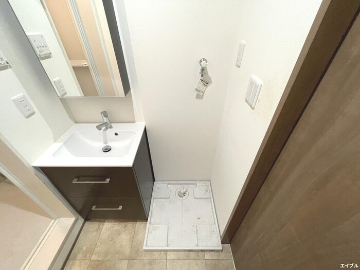 物件内観写真17　(洗濯機置場)