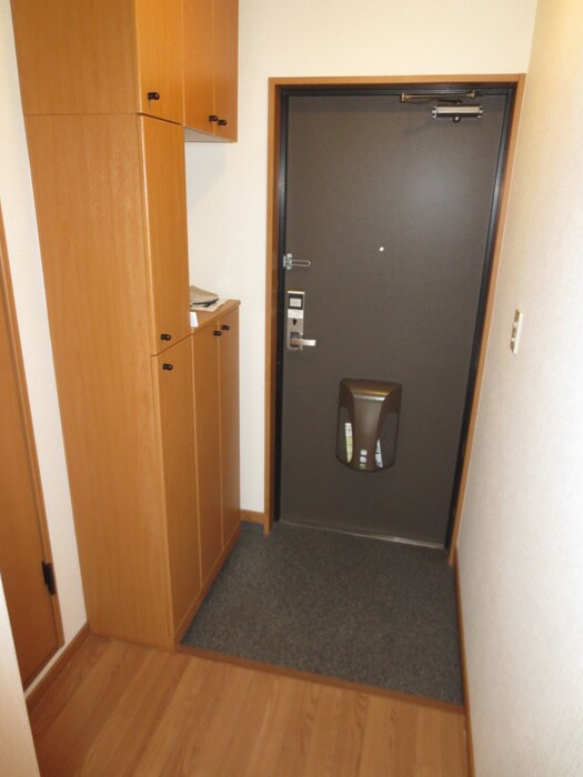 物件内観写真12　(玄関)
