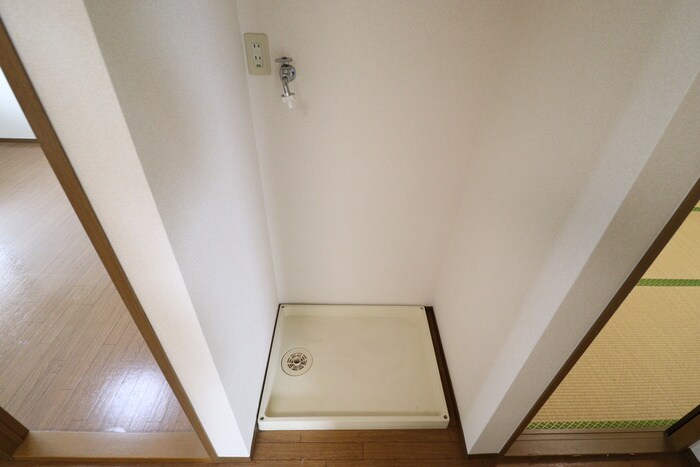 物件内観写真8　(洗濯機置場)