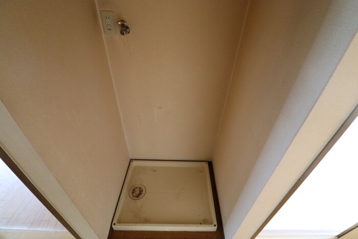 物件内観写真8　(洗濯機置場)
