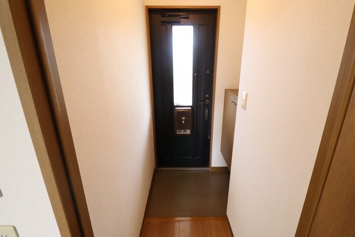 物件内観写真11　(玄関)