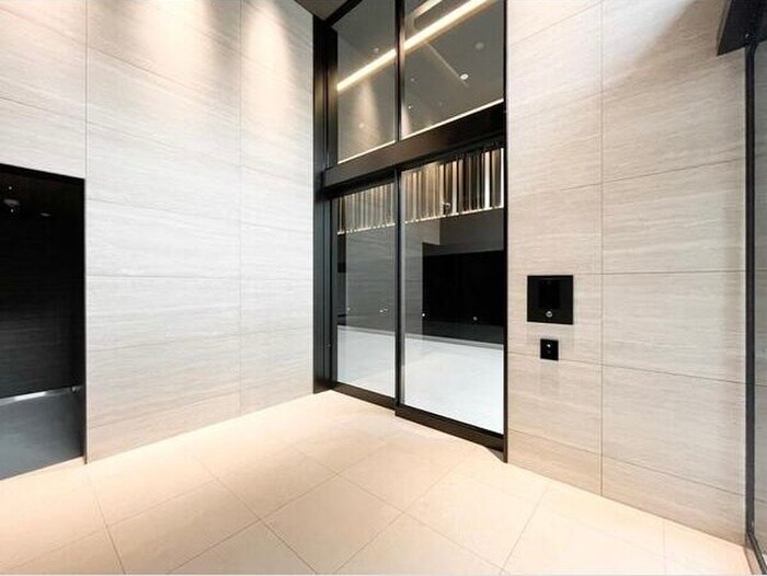 物件外観写真4　(エントランス部分)