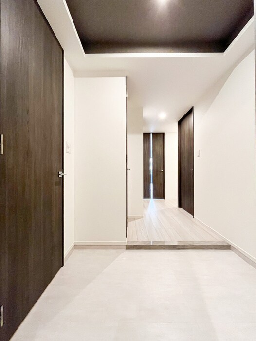 物件内観写真10　(玄関)