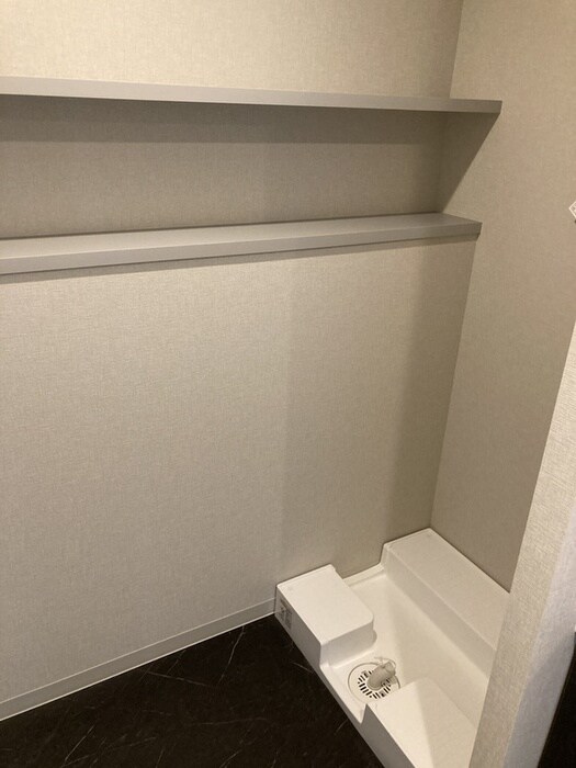 物件内観写真16　(洗濯機置場)