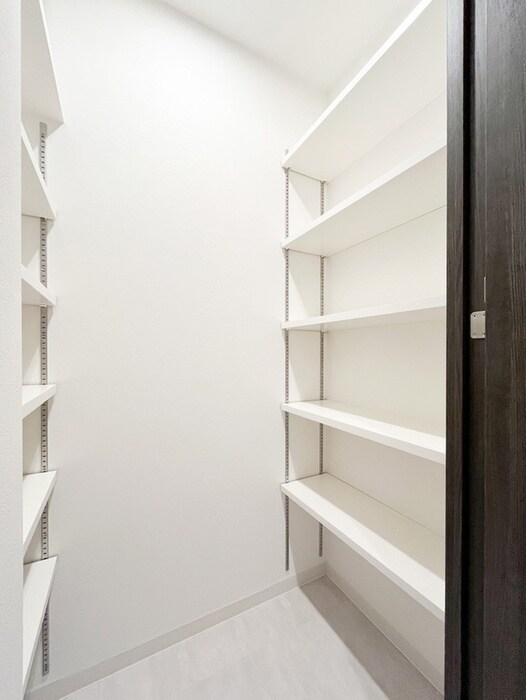 物件内観写真18　(収納)