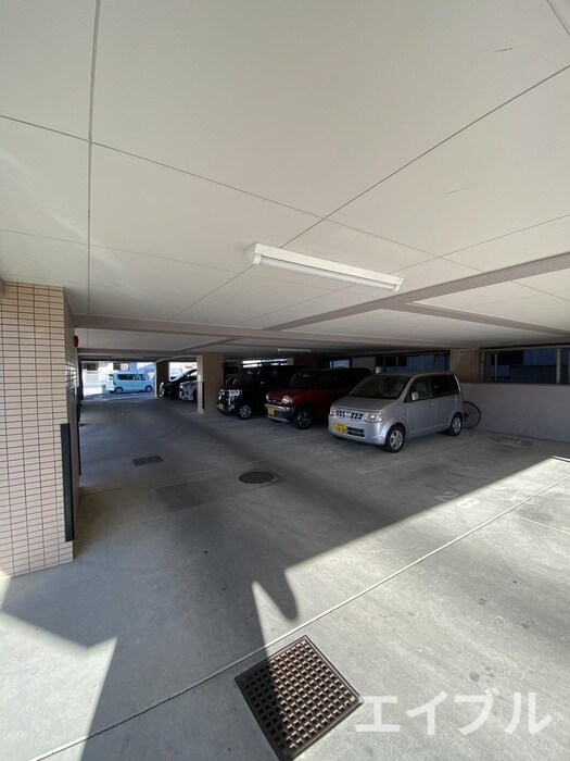 物件外観写真3　(駐車場)