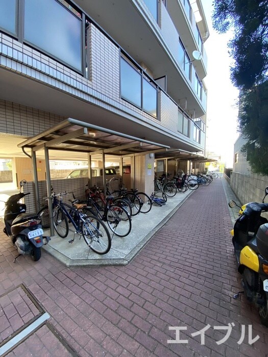 物件外観写真4　(駐輪場)