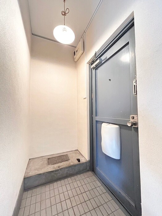 物件内観写真4　(玄関)