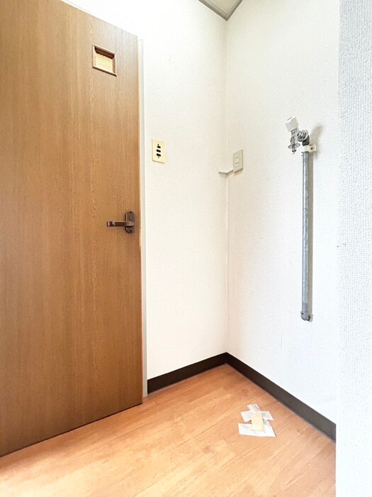 物件内観写真5　(洗濯機置場)