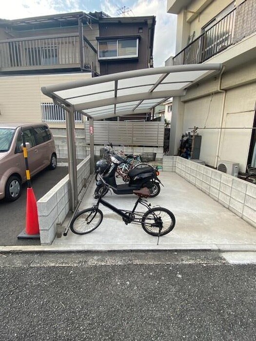 物件外観写真3　(駐輪場)
