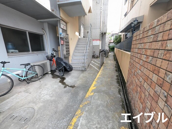 物件外観写真4　(エントランス部分)