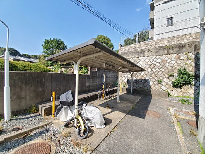 物件外観写真3　(駐輪場)
