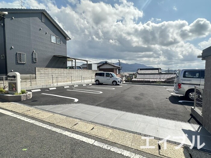 物件外観写真2　(駐車場)