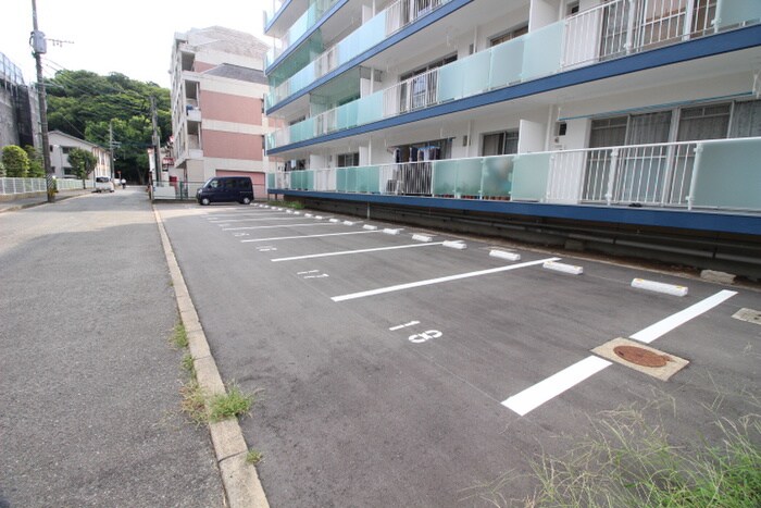 物件外観写真2　(駐車場)