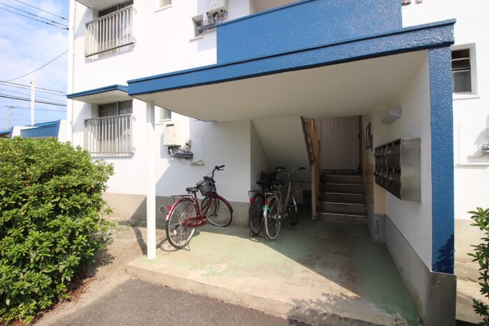 物件外観写真3　(エントランス部分)