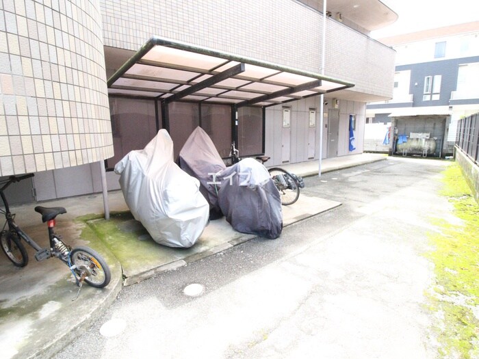物件外観写真3　(駐輪場)