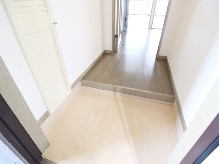 物件内観写真11　(玄関)