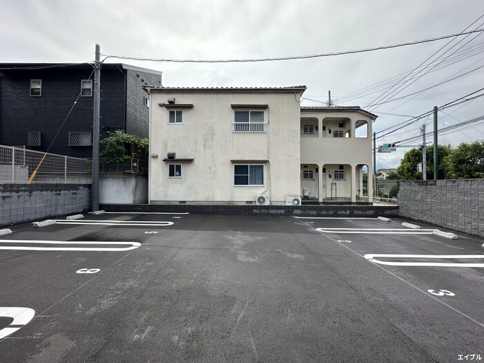 物件外観写真4　(駐車場)