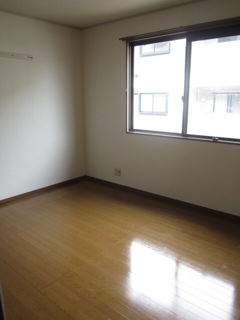 物件内観写真6　(室内からの展望)