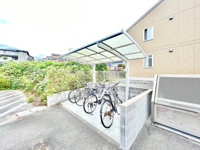 物件外観写真3　(駐輪場)