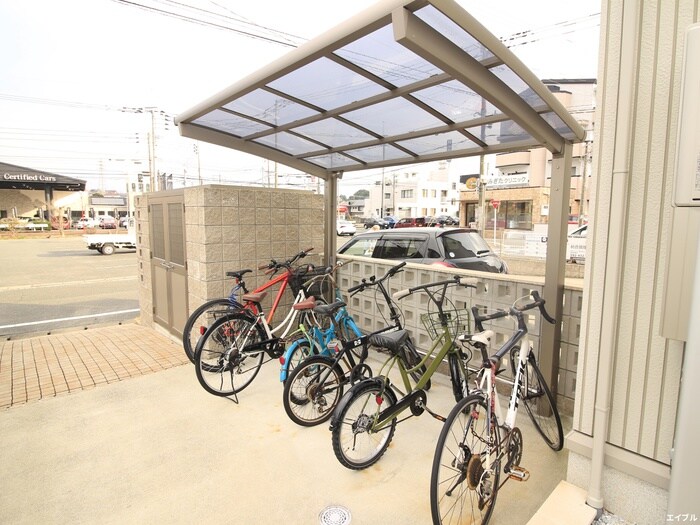 物件外観写真5　(駐輪場)