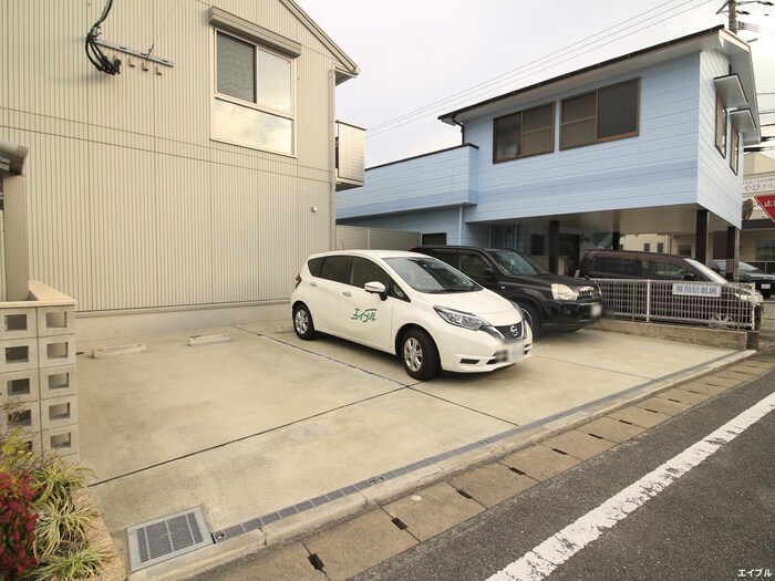 物件外観写真6　(駐車場)