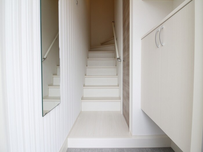 物件内観写真11　(玄関)