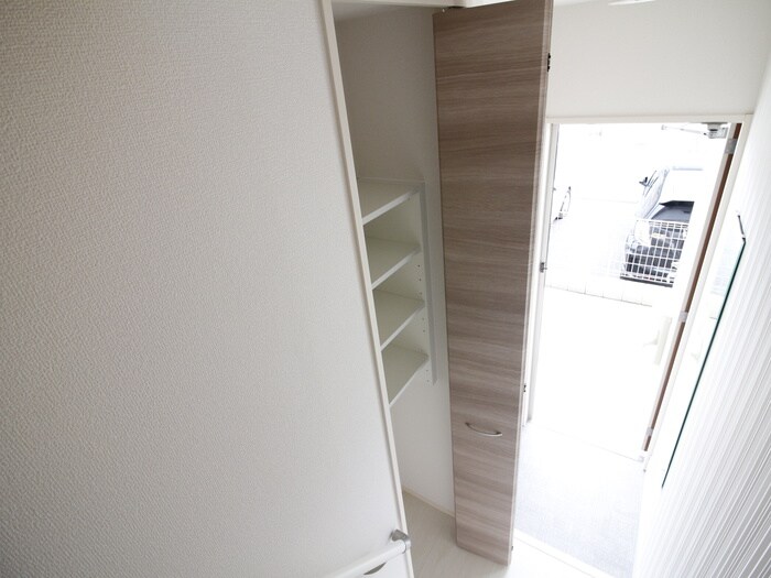 物件内観写真18　(玄関)