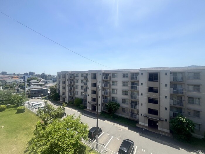 物件内観写真8　(室内からの展望)