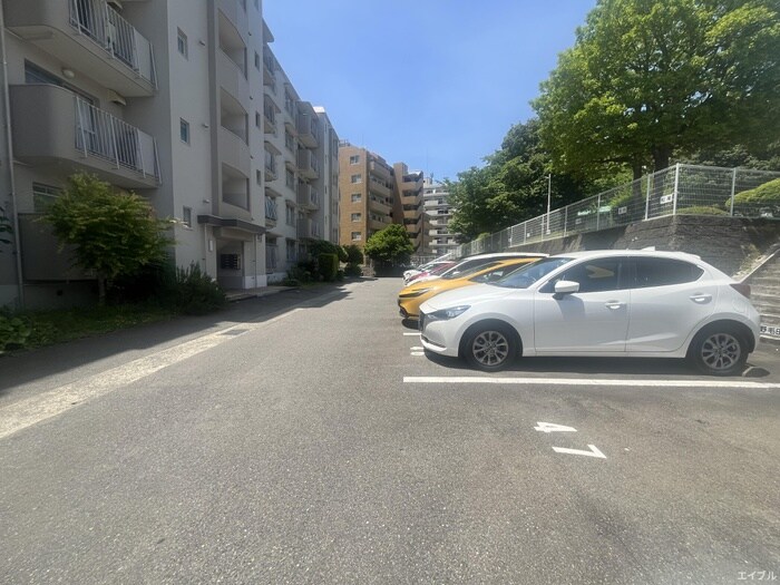 物件外観写真5　(駐車場)