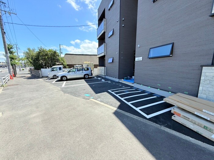 物件外観写真2　(駐車場)